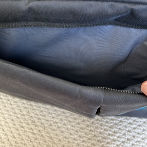 NWOT very sturdy laptop backpack w/plug in connection - Picture 3 of 7